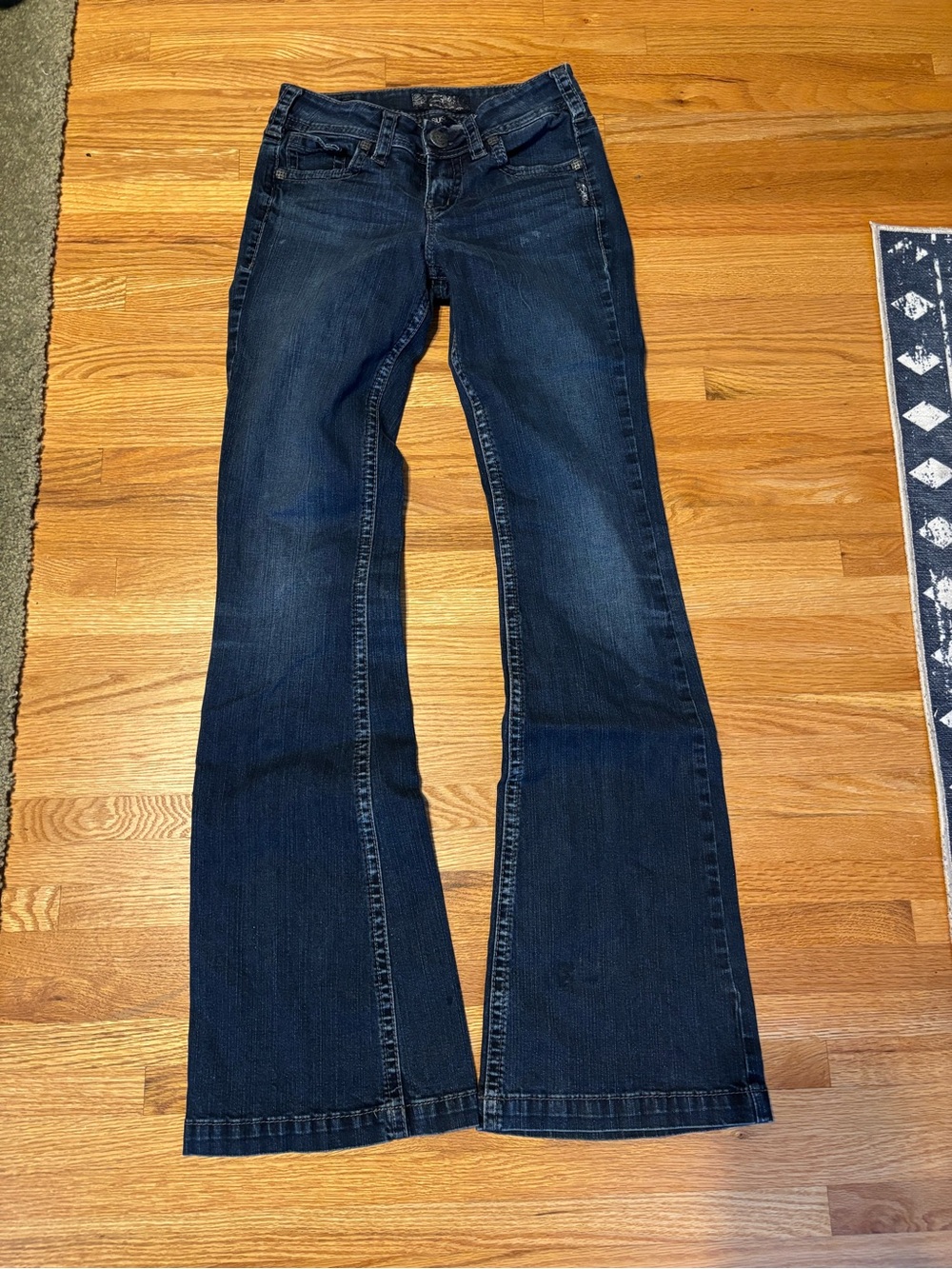 Silver Jeans Suki fluid mid flare jeans size 26/34